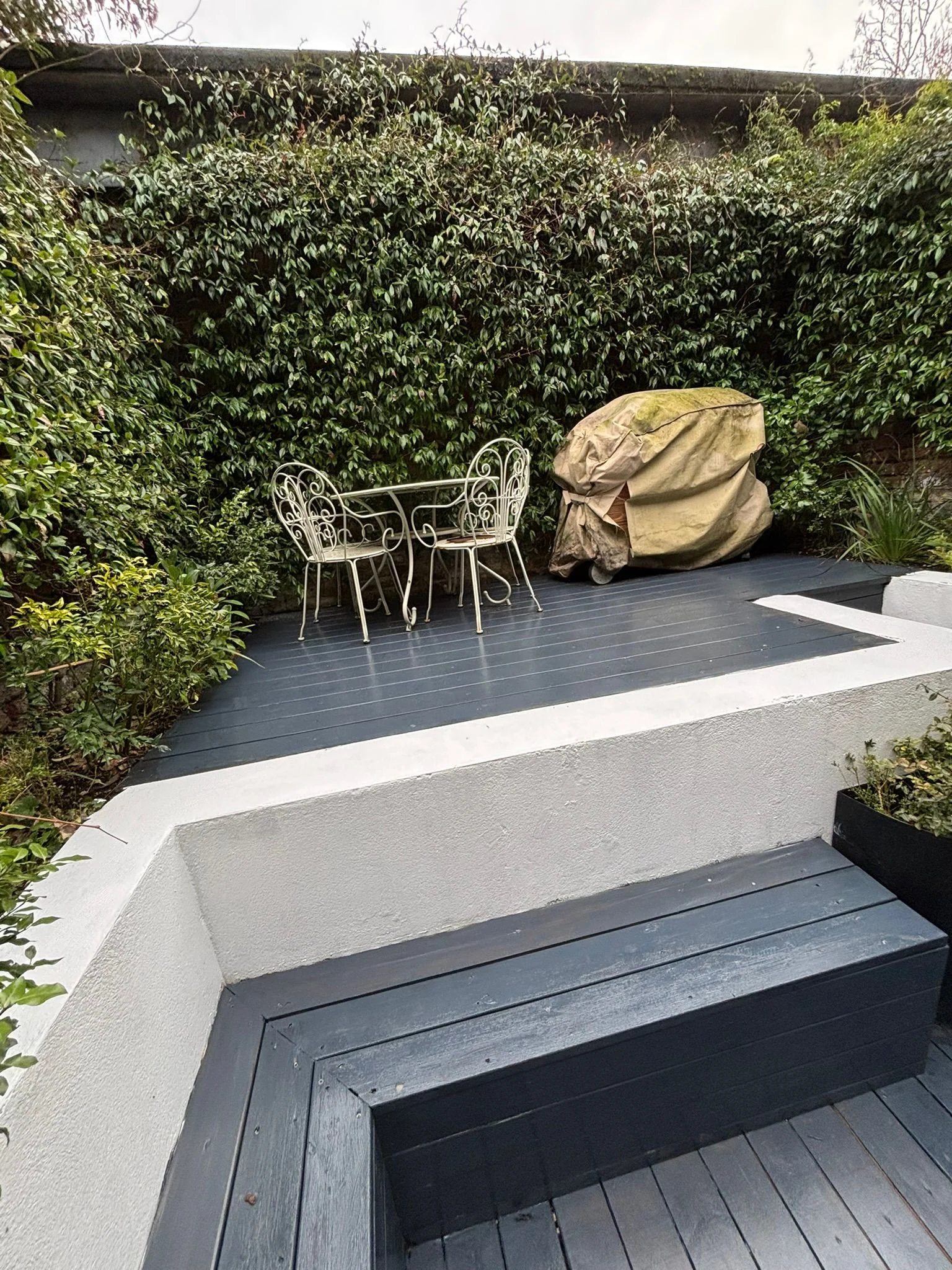 Cedar Fencing & Borders completed