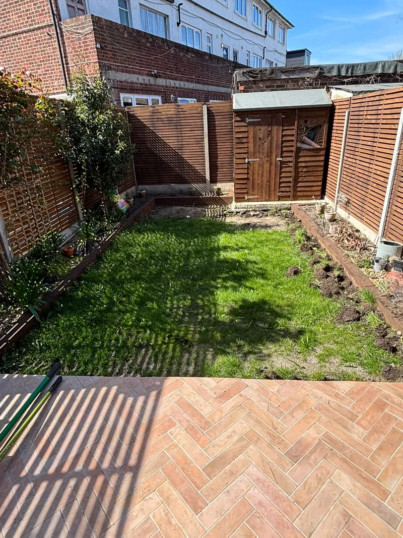 Cedar slatted fencing with herringbone paving