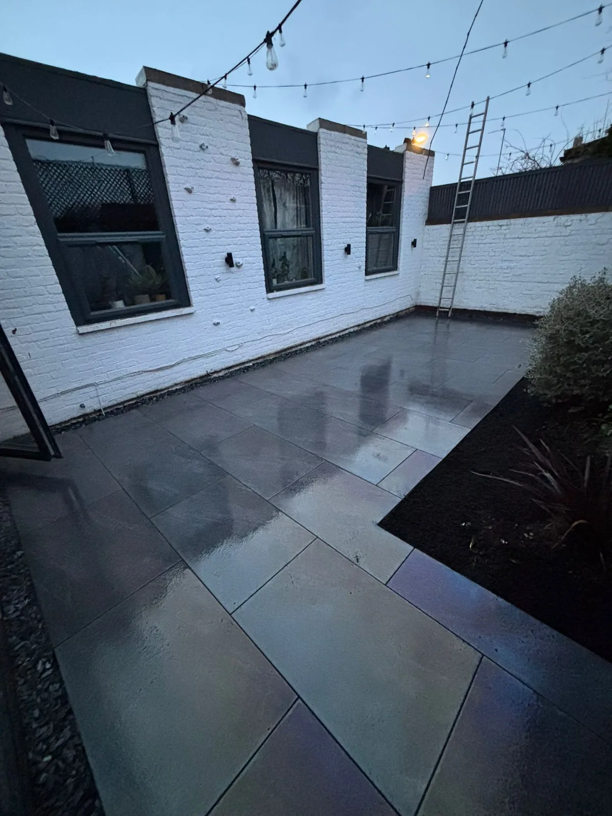 Porcelain patio detail with lighting